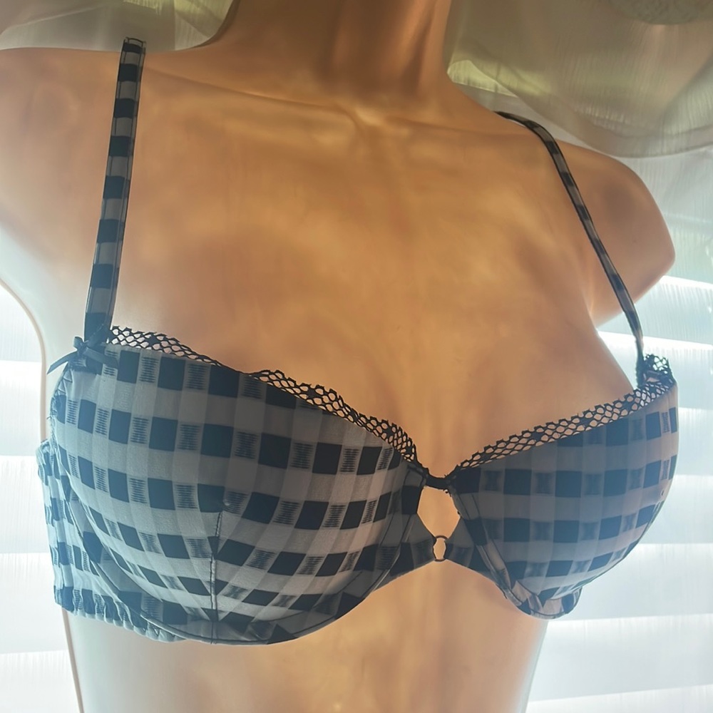 Fenty Savage Bra 32C. NWT Lingerie by Rihanna.
